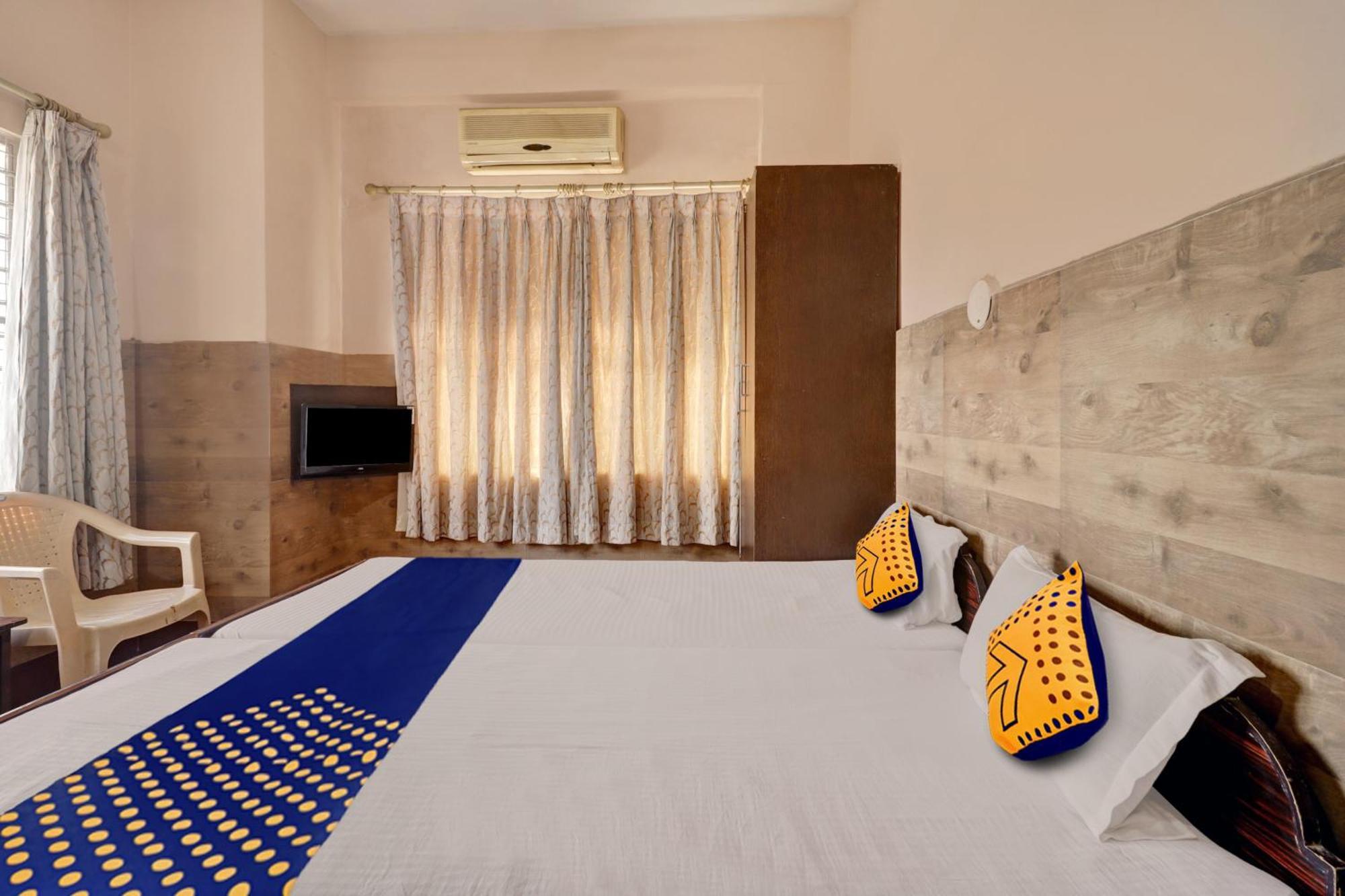 Spot On Ganga Yatri Nivas Hotel Gundlupet Exterior photo